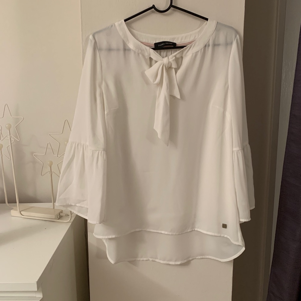Nwot. White tie bow detail top